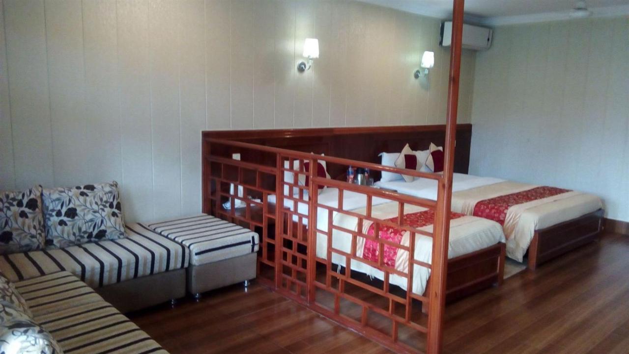 Hotel Wildlife Camp Sauraha Exterior foto